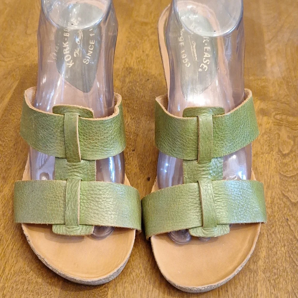 Kork-Ease Green Leather Sandals - Picture 2 of 16